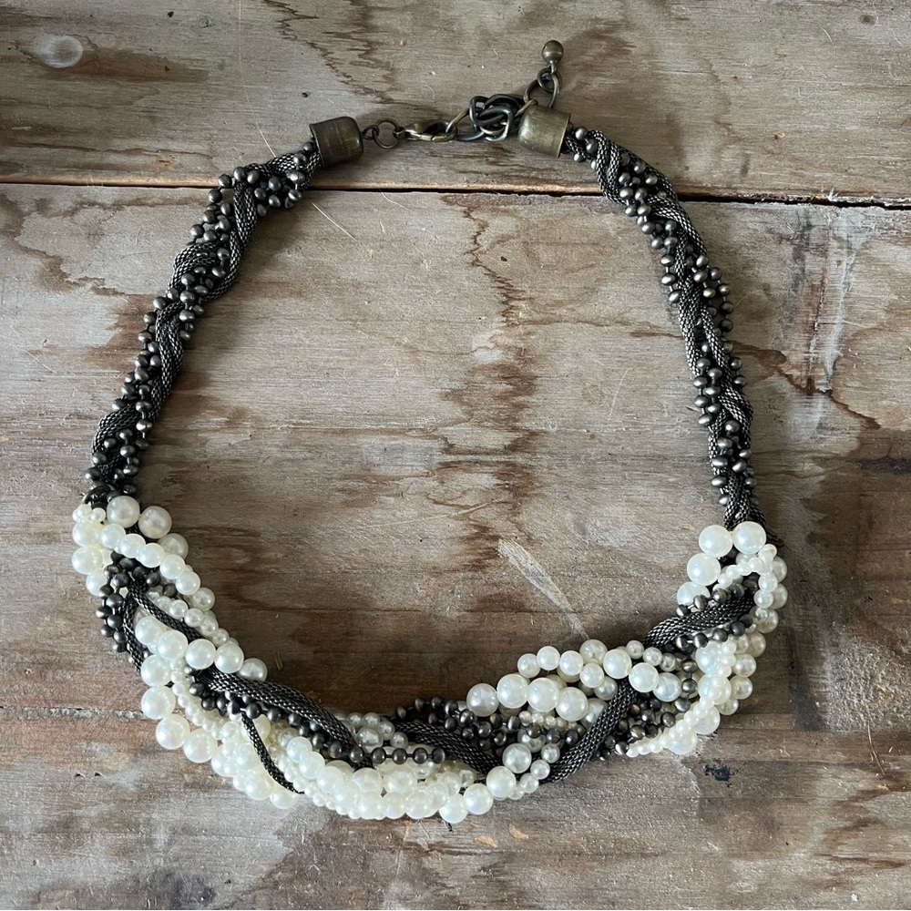 Pearl and metal necklace